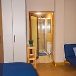 Cosy Flat Off Centre דירה