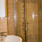 Cosy Flat Off Centre דירה *