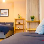 דירה Cosy Flat Off Centre *