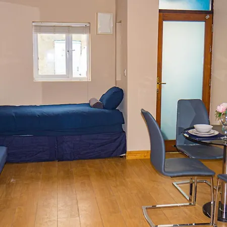 Cosy Flat Off Centre * Dublin