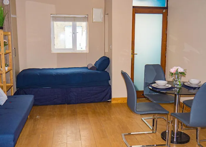 Cosy Flat Off Centre * Dublin