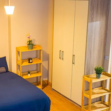 Apartment Cosy Flat Off Centre