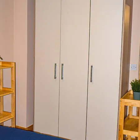 Cosy Flat Off Centre דירה *