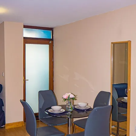 Cosy Flat Off Centre * Dublin