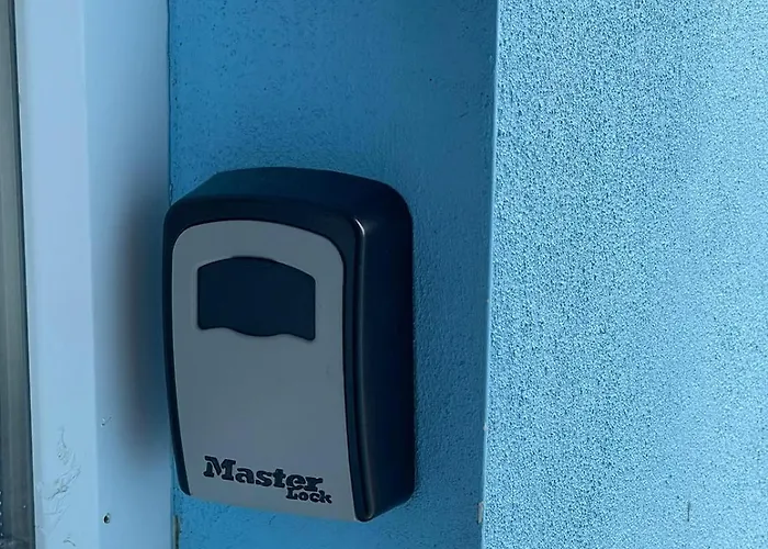 Cosy Flat Off Centre *