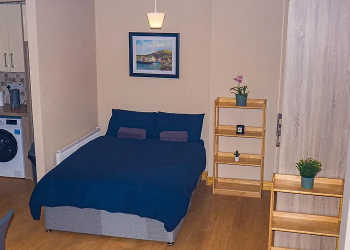 Cosy Flat Off Centre *