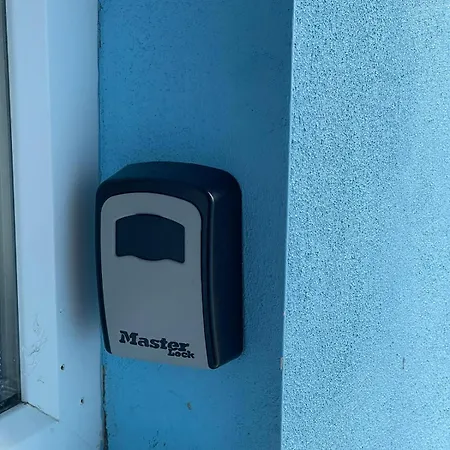 Cosy Flat Off Centre *