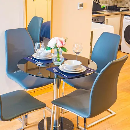 Daire Cosy Flat Off Centre