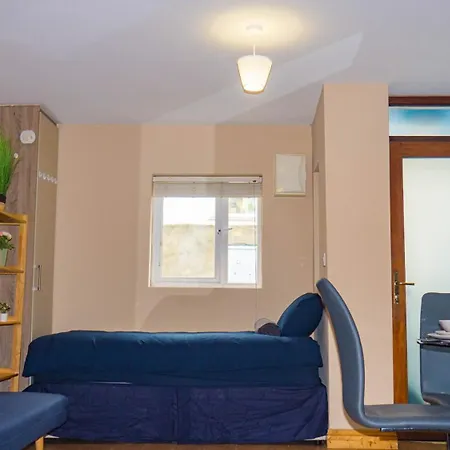 Daire Cosy Flat Off Centre