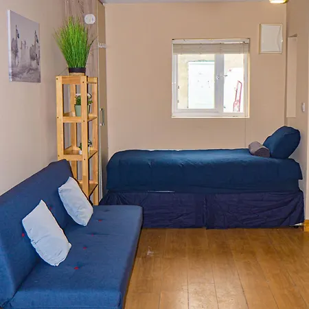 Daire Cosy Flat Off Centre *
